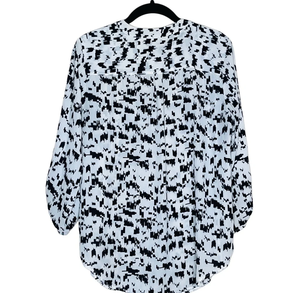 AGB Women's Monochrome Abstract Blouse Size M - Picture 2 of 5